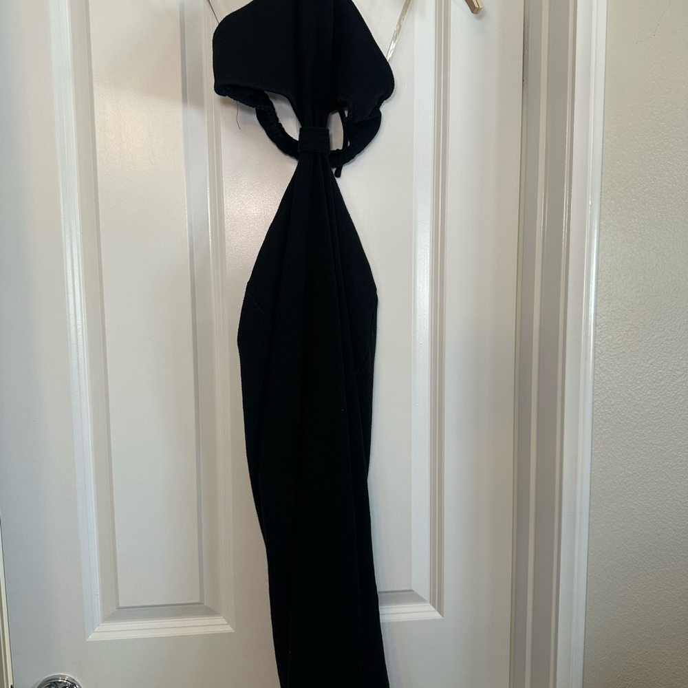 Elegant Black Midi Halter Dress with Front Knot Accent